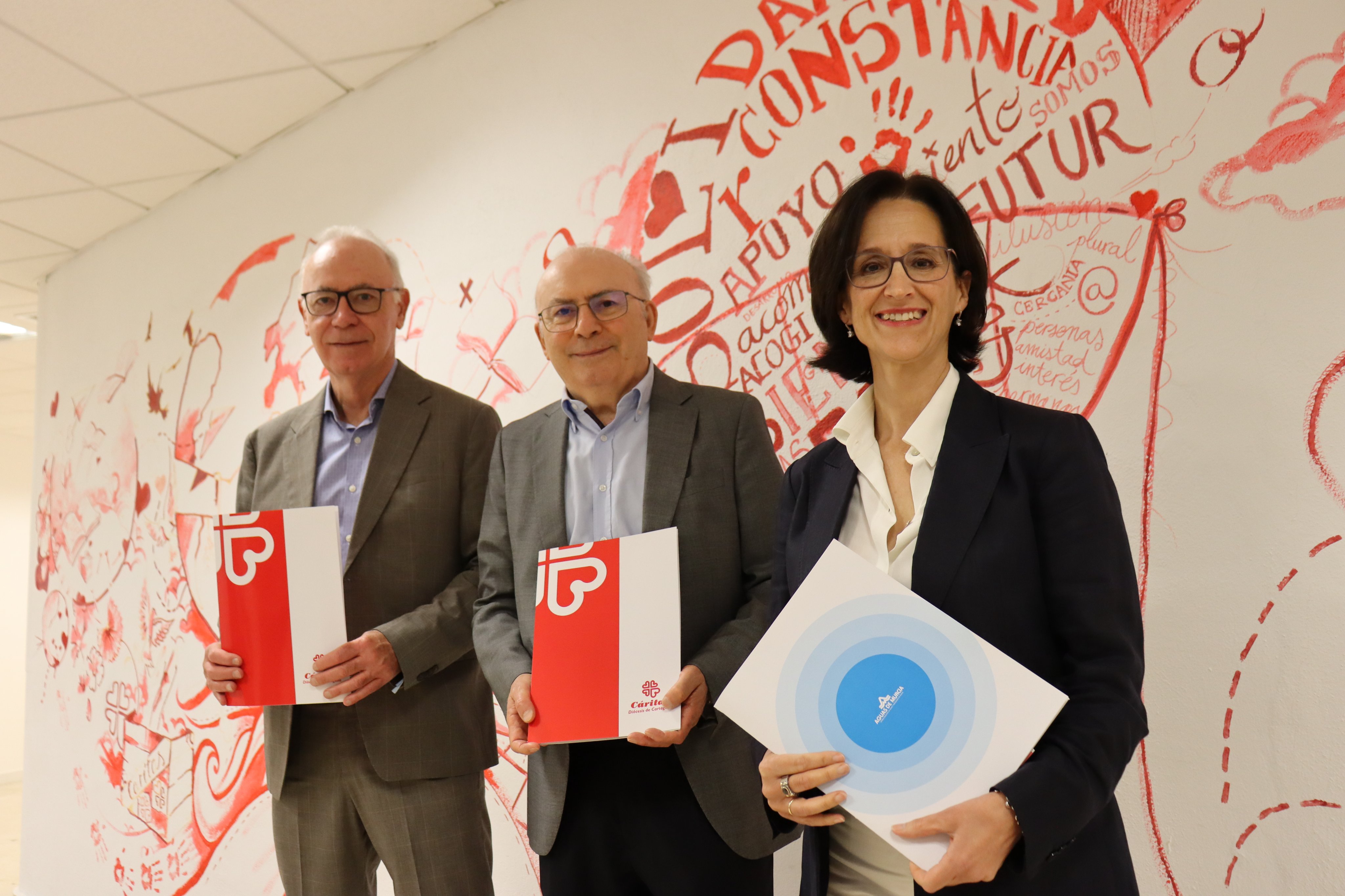 Los tres representantes posando para la foto