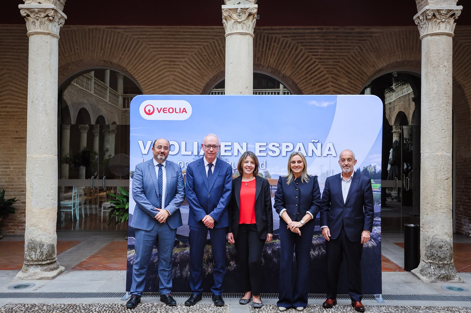 Representantes de Veolia y el Ayuntamiento de Murcia
